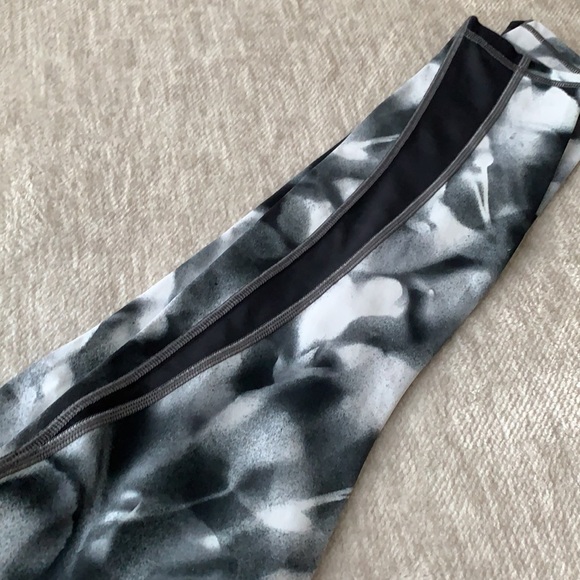 lululemon Train Times 7/8 Pant - Picture 2 of 5